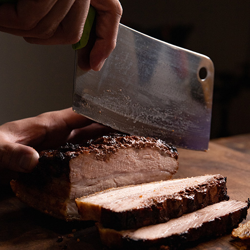 Corte de filetes con un cuchillo de carnicero.